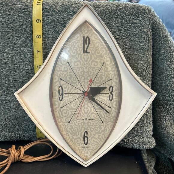 GE White Electric Atomic Wall Clock Model 2159 Works! - Picture 2 of 12